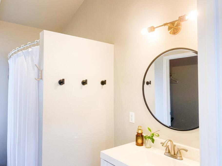 Hibiscus Hale, Full Kitchen, King Bed, Parking Apartment Keaau Exterior photo